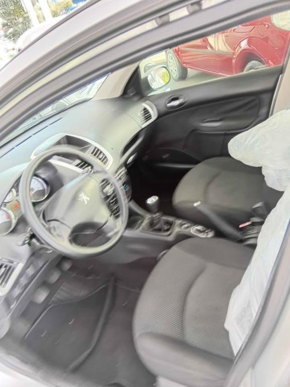 PEUGEOT 207 Hatch - Foto