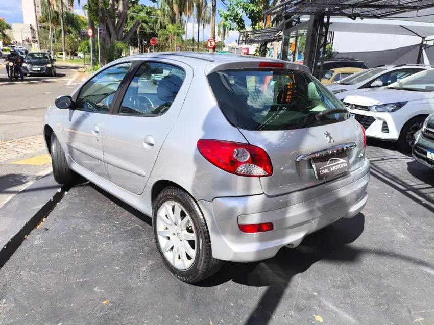 PEUGEOT 207 Hatch - Foto