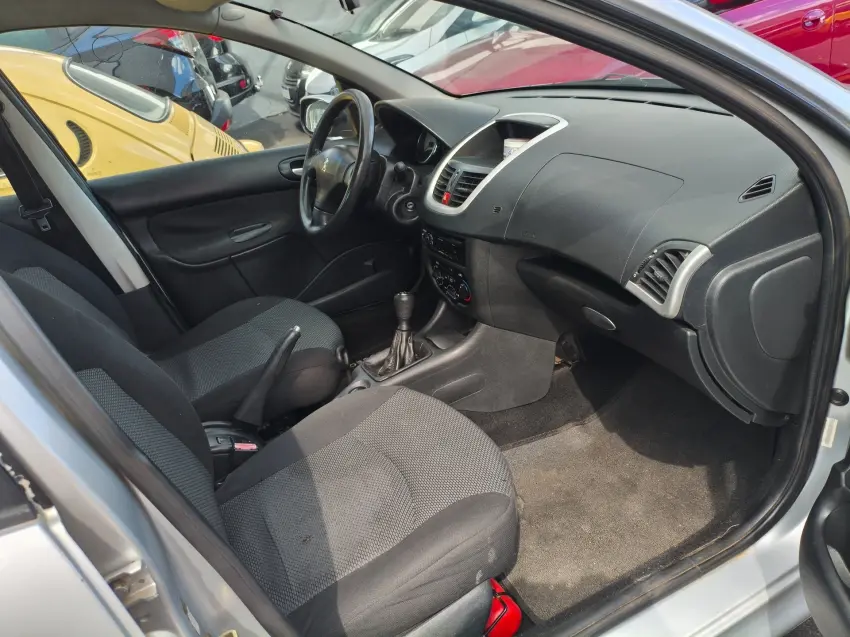 PEUGEOT 207 Hatch - Foto