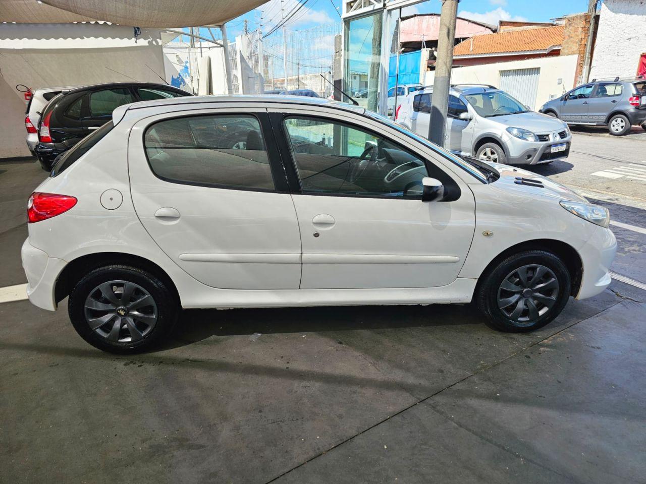 PEUGEOT 207 Hatch - Foto