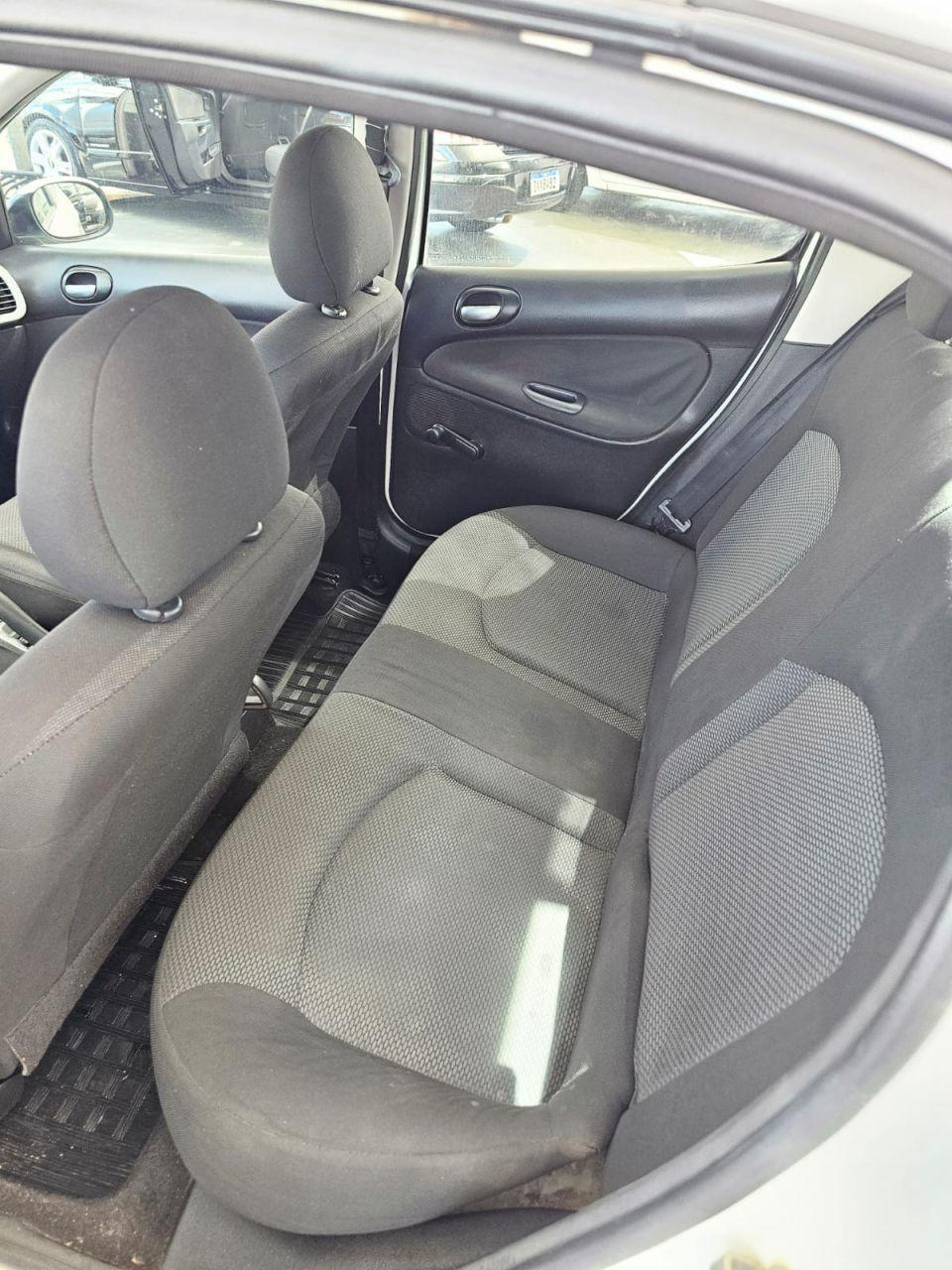 PEUGEOT 207 Hatch - Foto