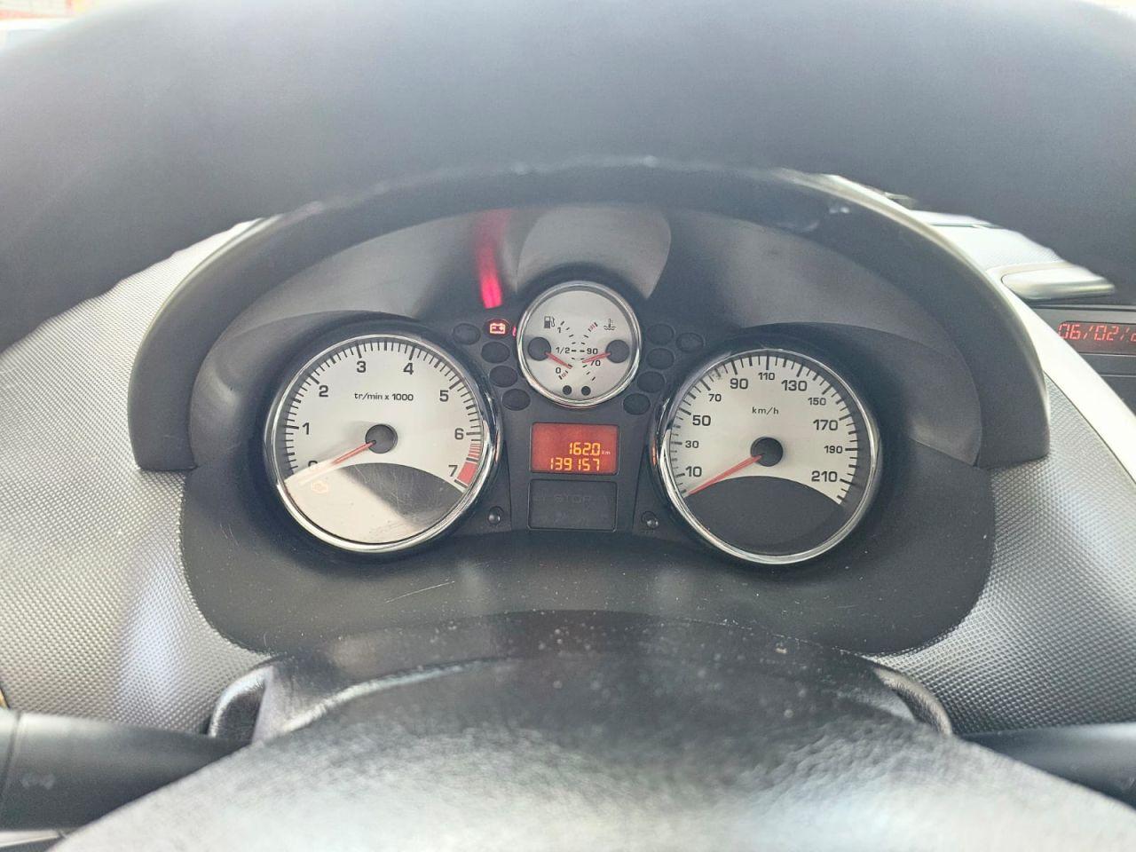 PEUGEOT 207 Hatch - Foto