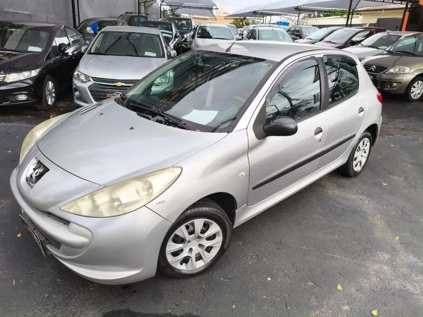 PEUGEOT 207 Hatch - Foto
