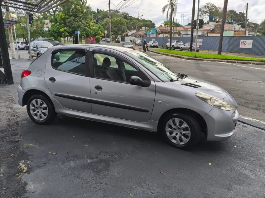 PEUGEOT 207 Hatch - Foto