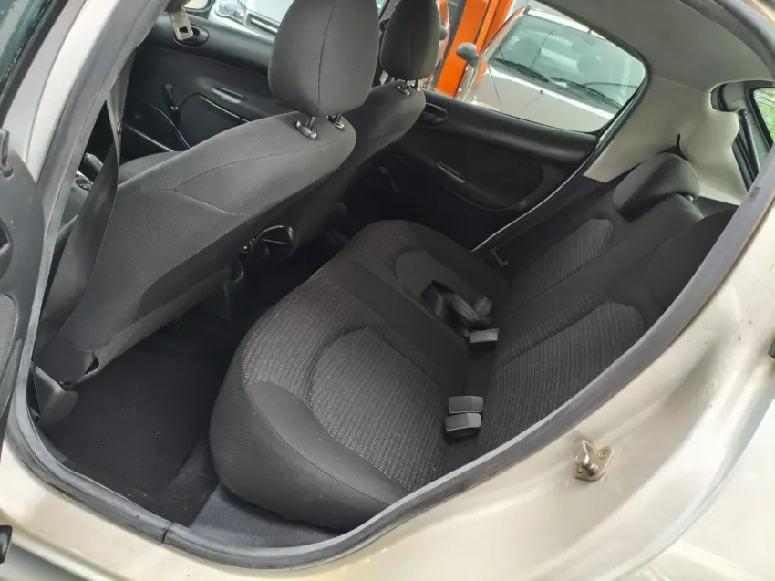 PEUGEOT 207 Hatch - Foto