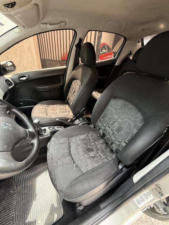 PEUGEOT 207 Hatch - Foto