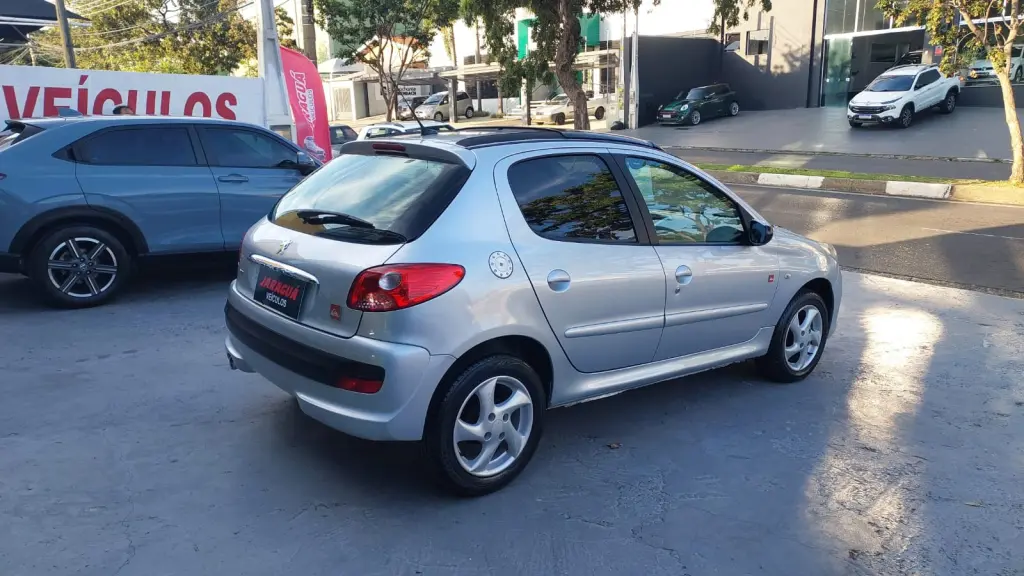 PEUGEOT 207 Hatch - Foto