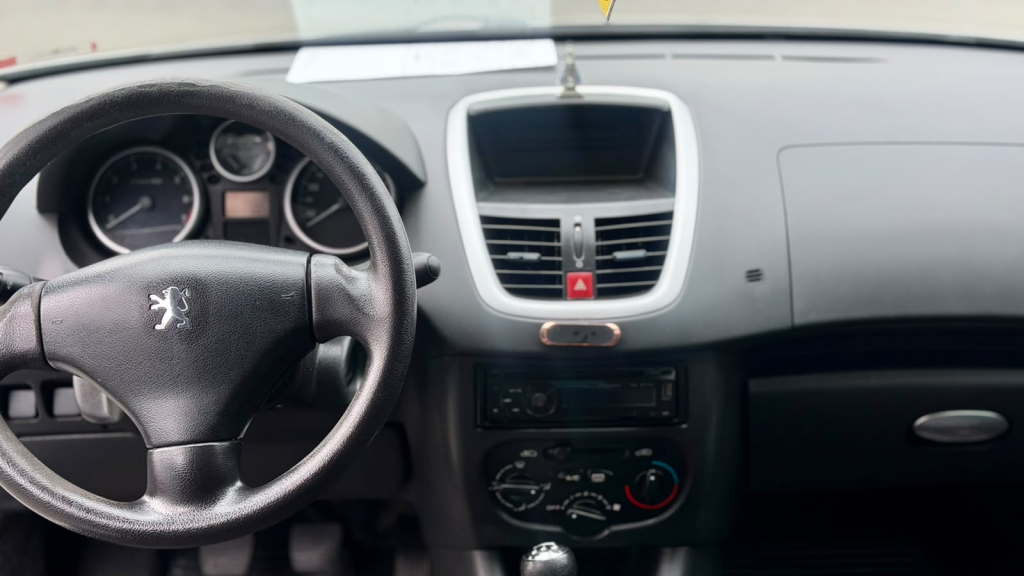 PEUGEOT 207 Hatch - Foto