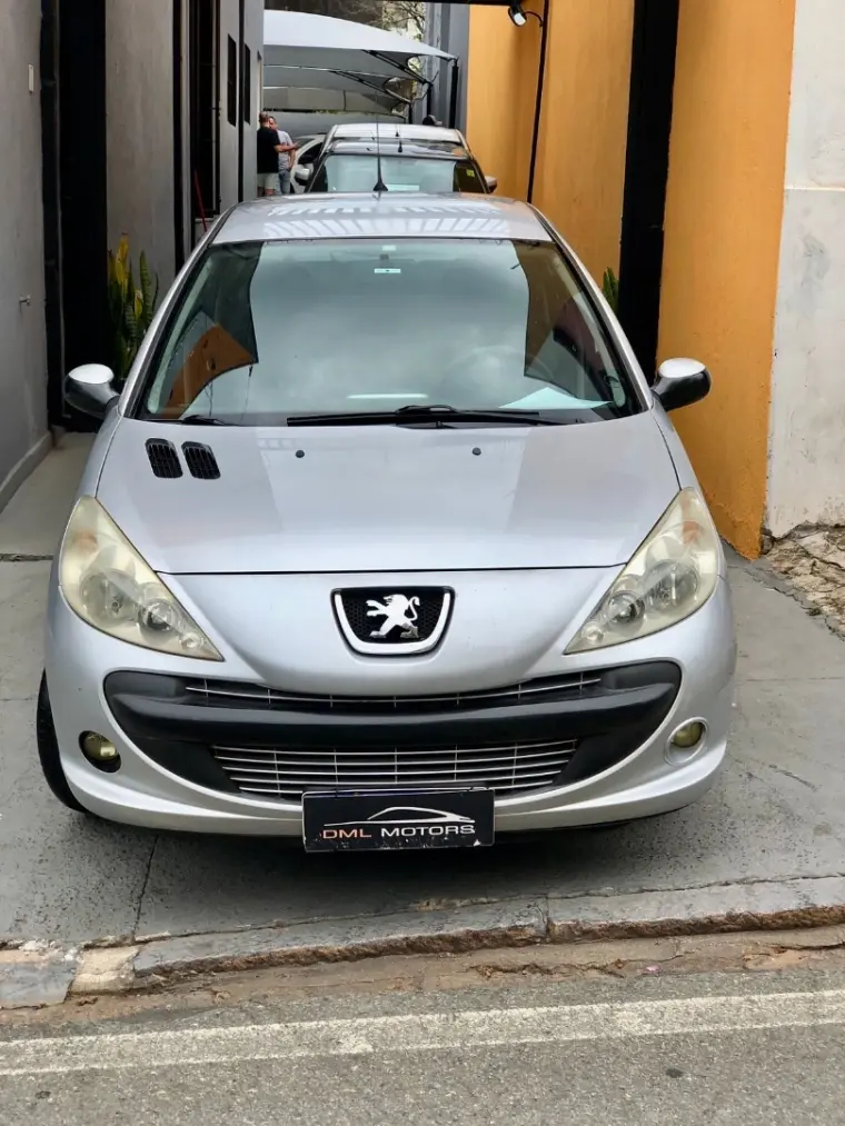 PEUGEOT 207 Sedan - Foto