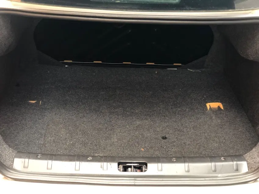 PEUGEOT 207 Sedan - Foto