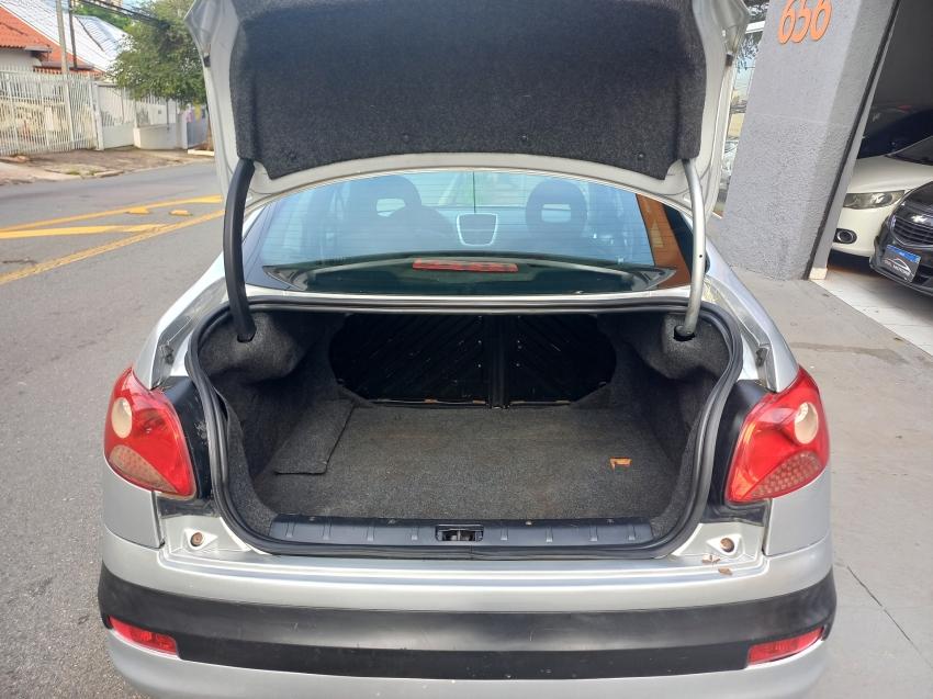 PEUGEOT 207 Sedan - Foto