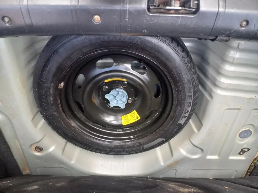 PEUGEOT 207 Sedan - Foto