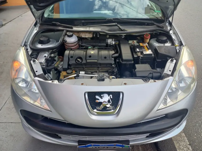 PEUGEOT 207 Sedan - Foto