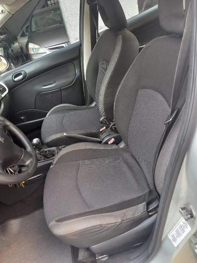PEUGEOT 207 Sedan - Foto