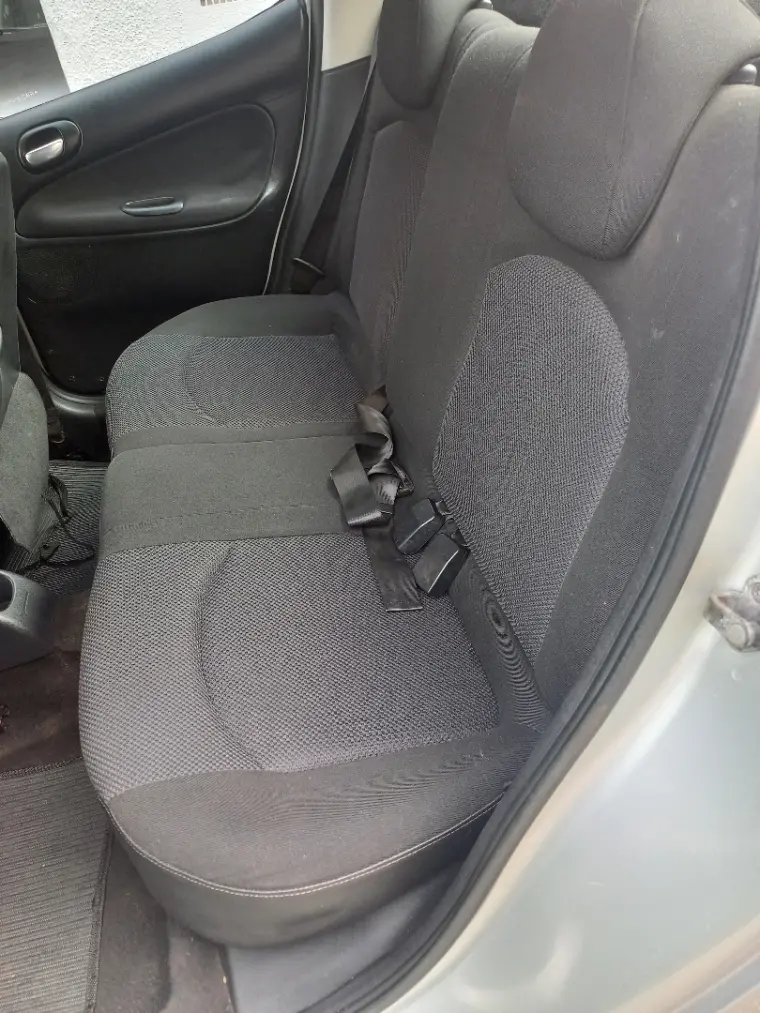 PEUGEOT 207 Sedan - Foto