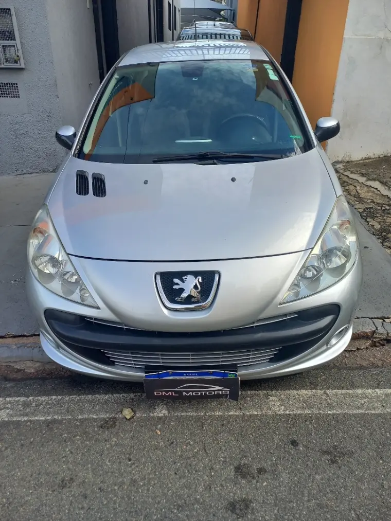 PEUGEOT 207 Sedan - Foto