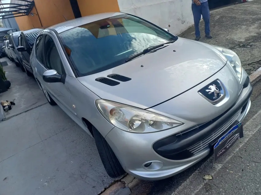 PEUGEOT 207 Sedan - Foto