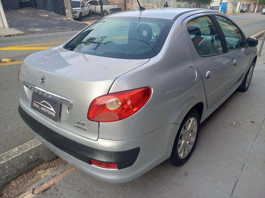 PEUGEOT 207 Sedan - Foto