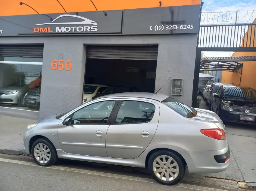 PEUGEOT 207 Sedan - Foto