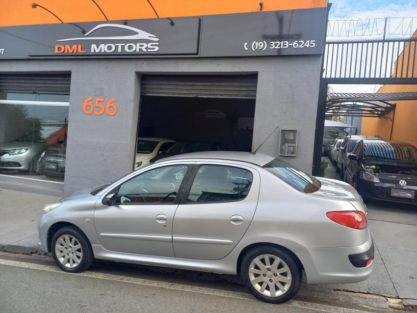 PEUGEOT 207 Sedan - Foto