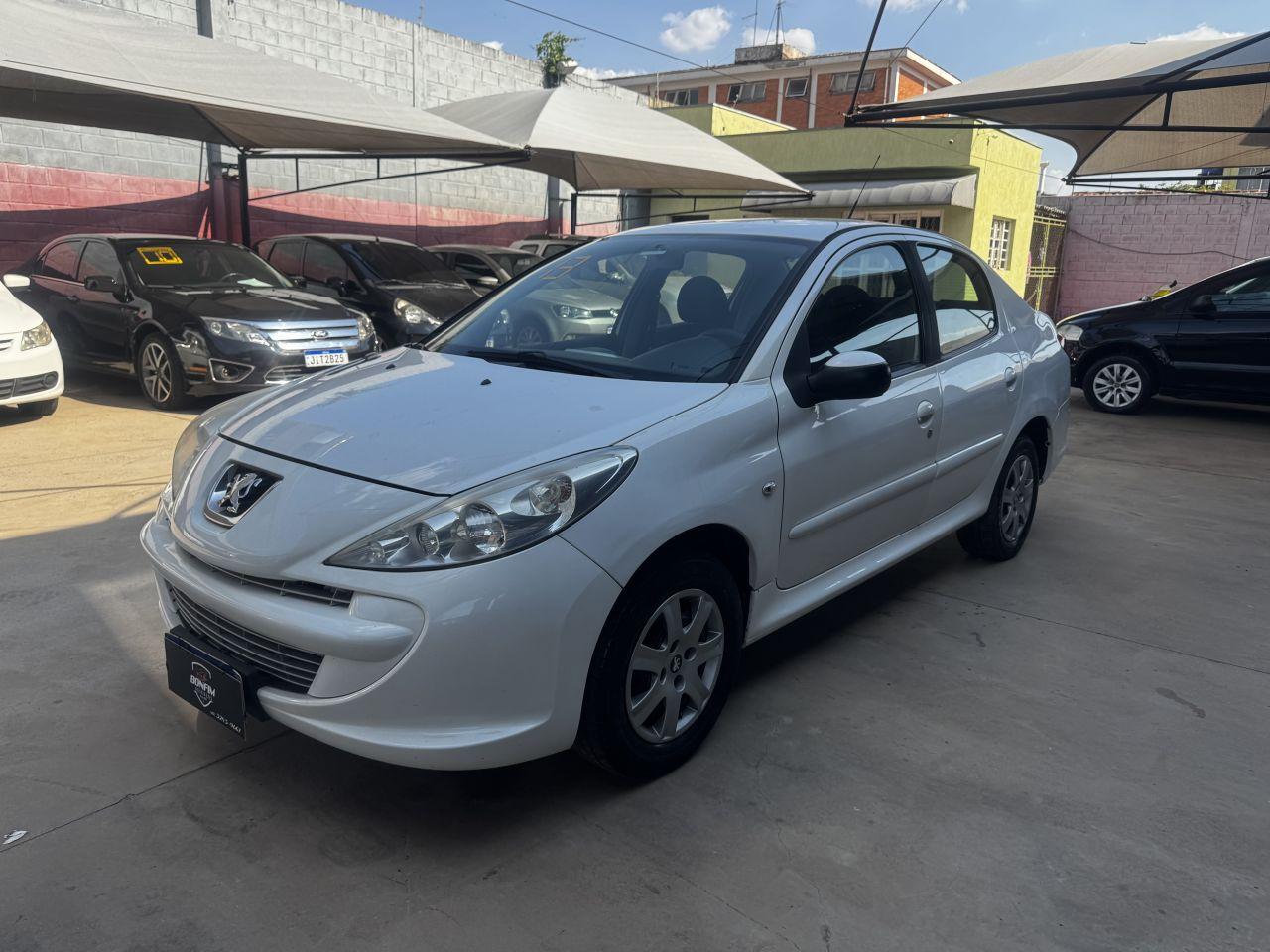 PEUGEOT 207 Sedan - Foto