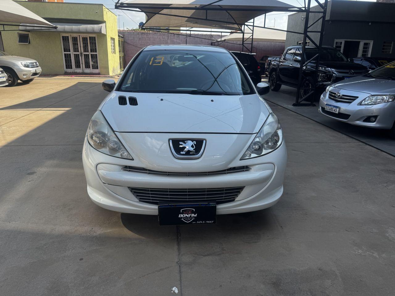 PEUGEOT 207 Sedan - Foto