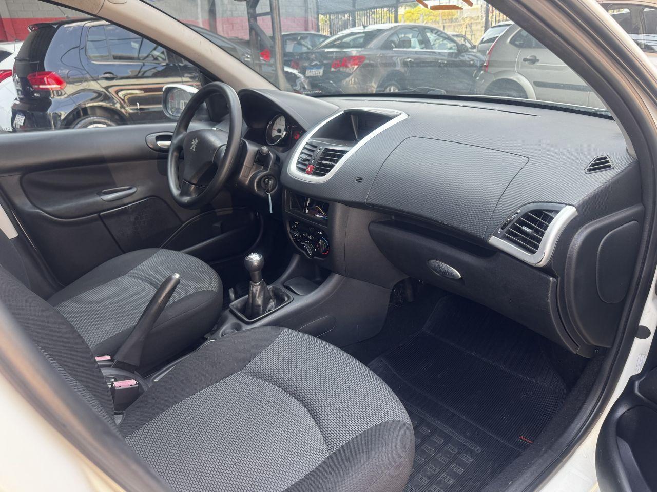 PEUGEOT 207 Sedan - Foto