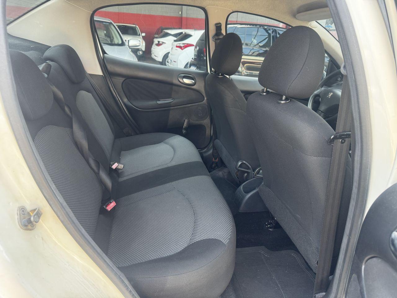 PEUGEOT 207 Sedan - Foto