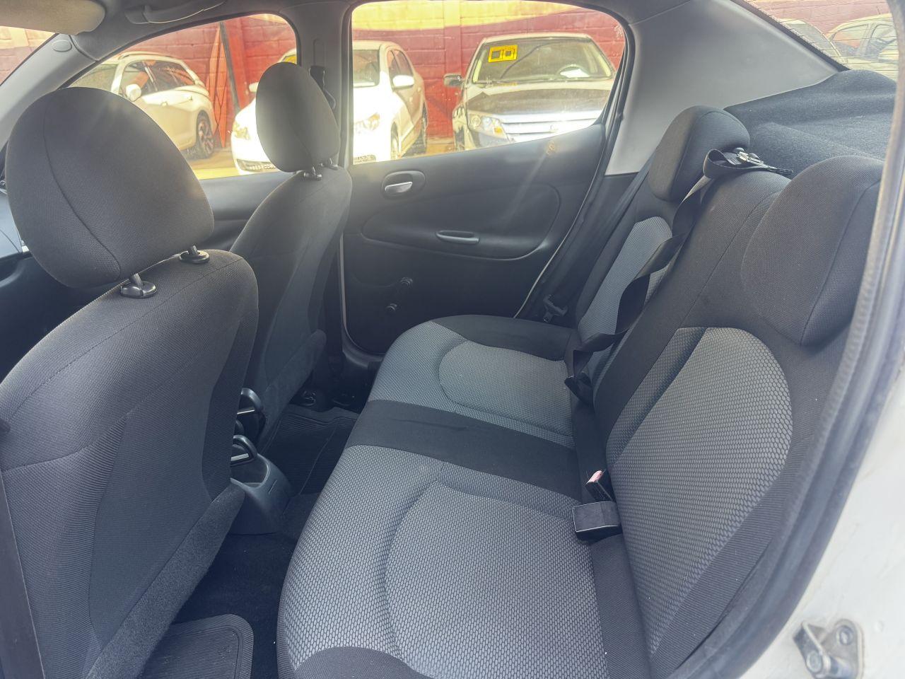 PEUGEOT 207 Sedan - Foto