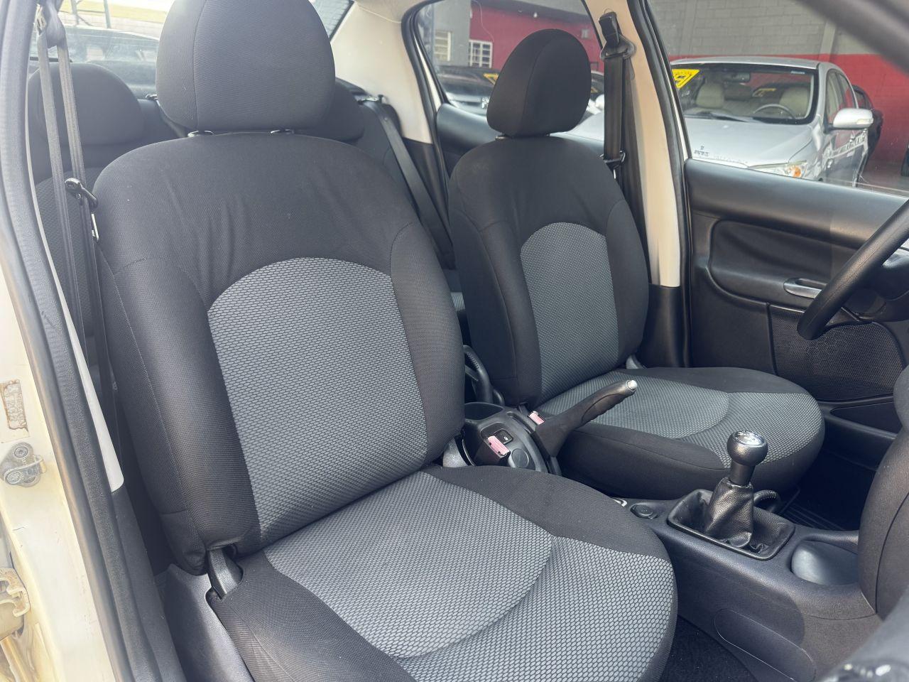 PEUGEOT 207 Sedan - Foto