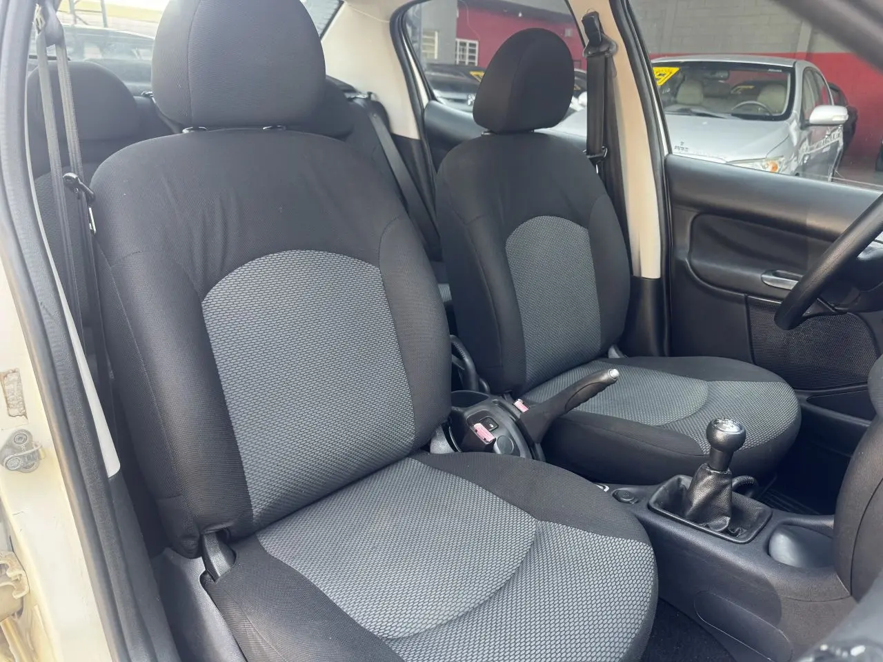 PEUGEOT 207 Sedan - Foto