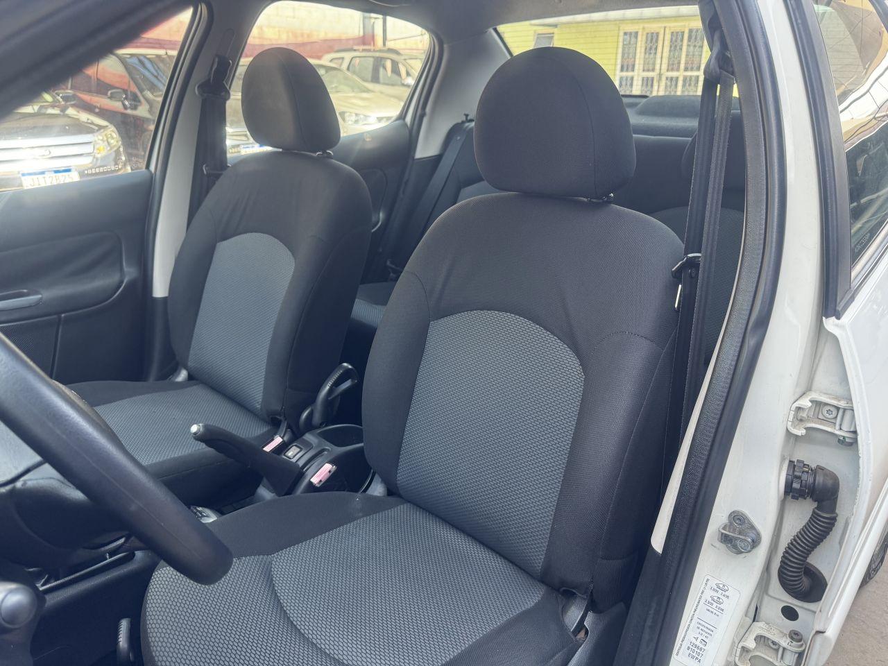 PEUGEOT 207 Sedan - Foto