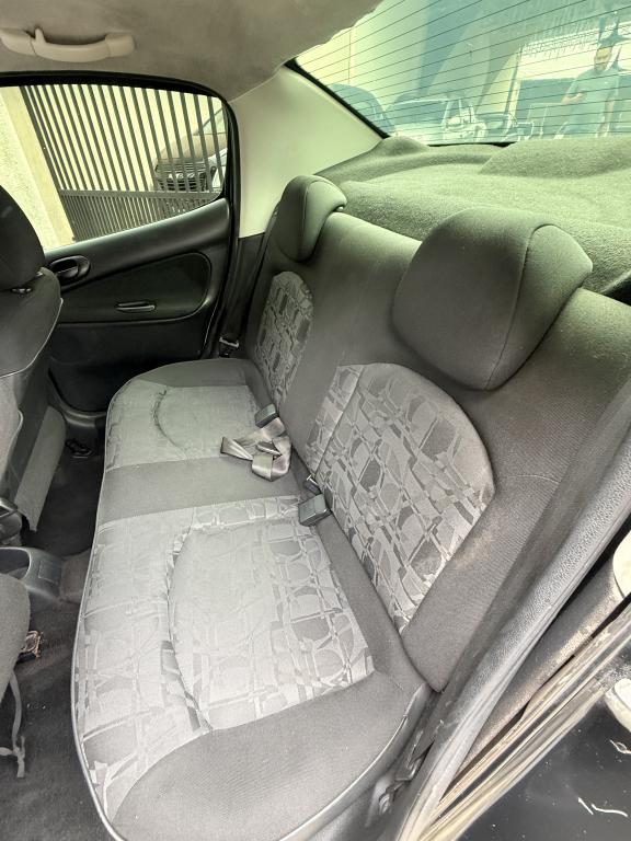 PEUGEOT 207 Sedan - Foto