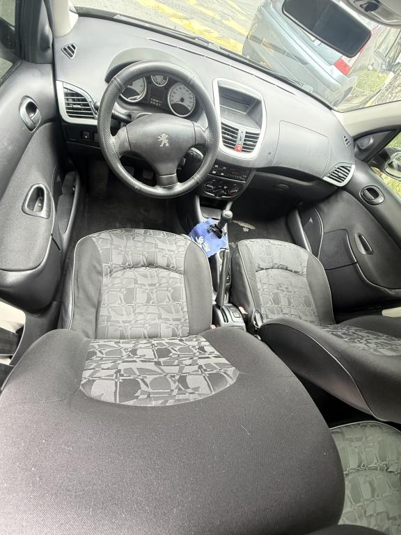 PEUGEOT 207 Sedan - Foto