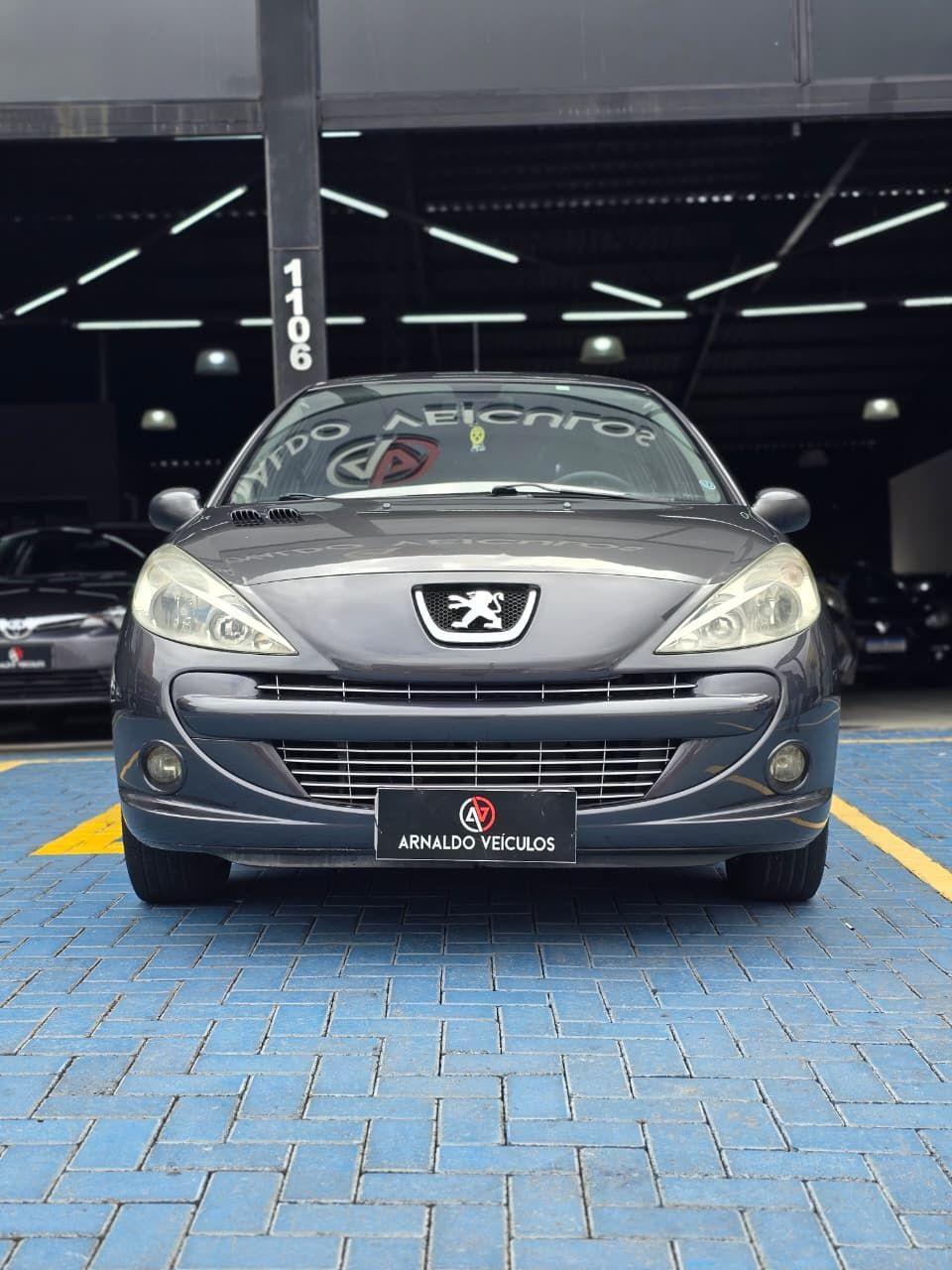 PEUGEOT 207 Sedan - Foto