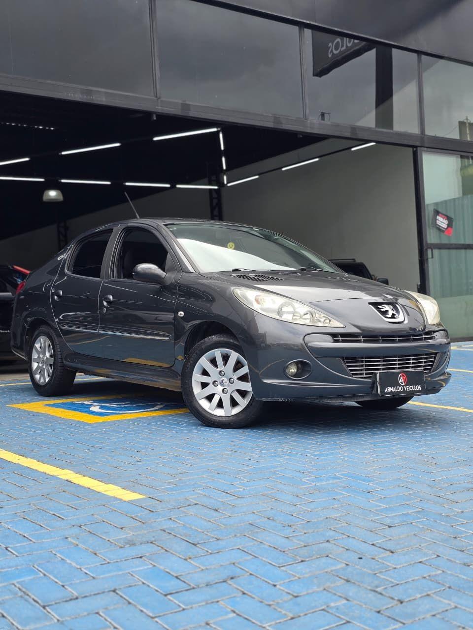 PEUGEOT 207 Sedan - Foto