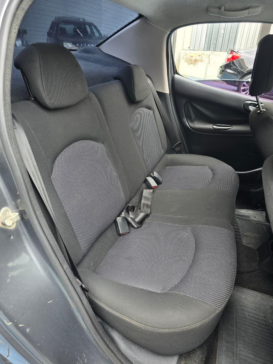 PEUGEOT 207 Sedan - Foto