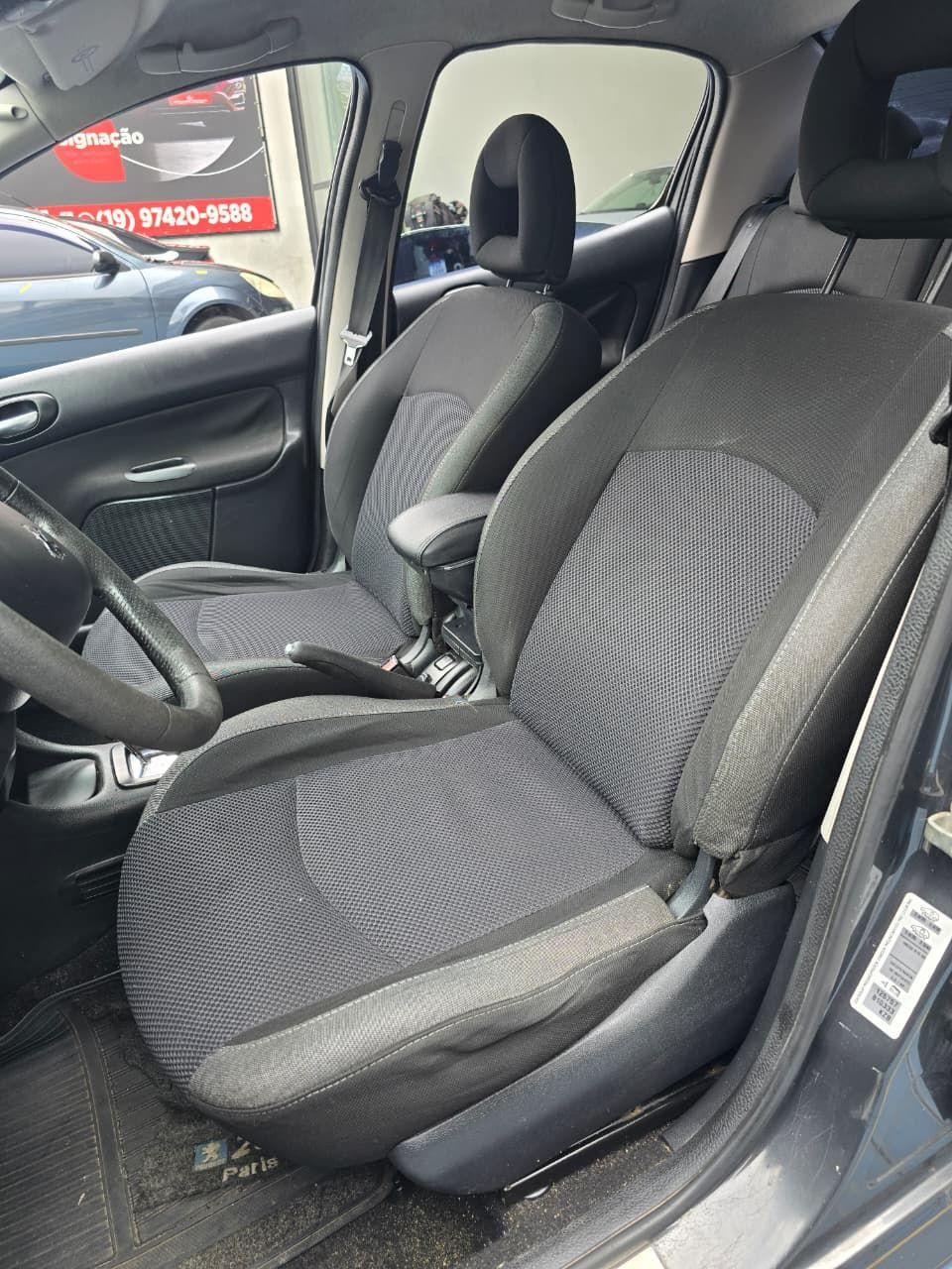 PEUGEOT 207 Sedan - Foto