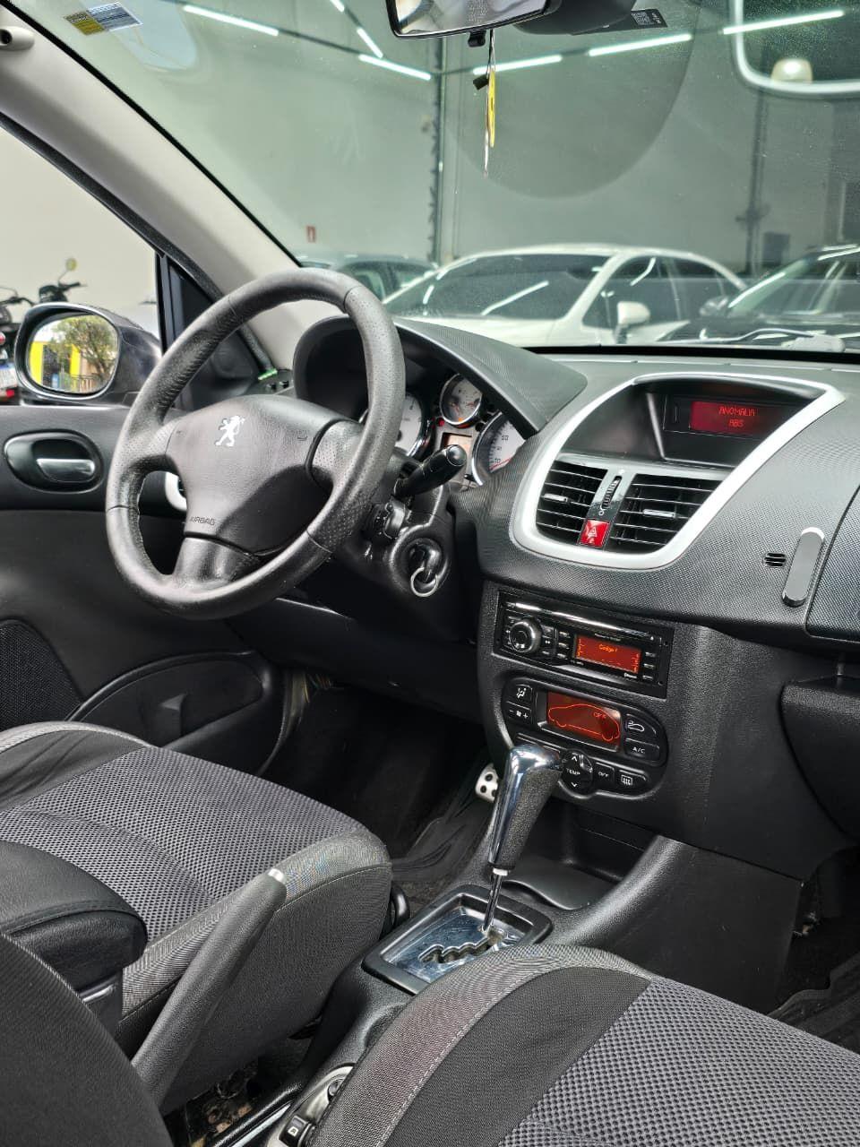 PEUGEOT 207 Sedan - Foto