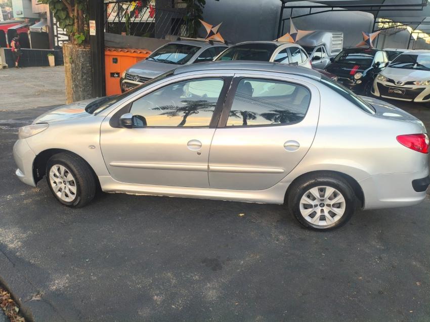 PEUGEOT 207 Sedan - Foto