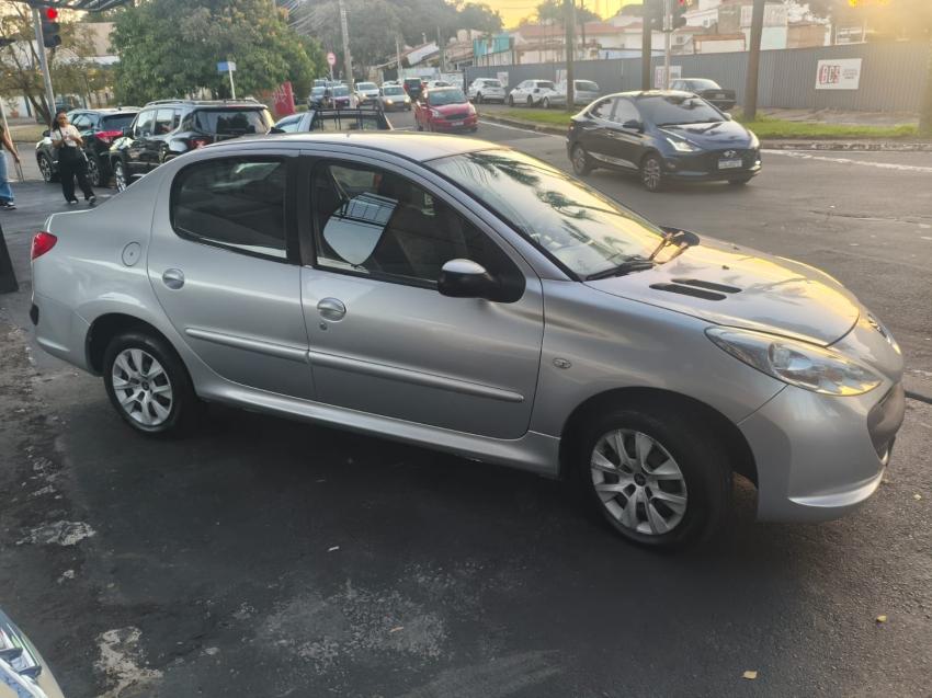 PEUGEOT 207 Sedan - Foto