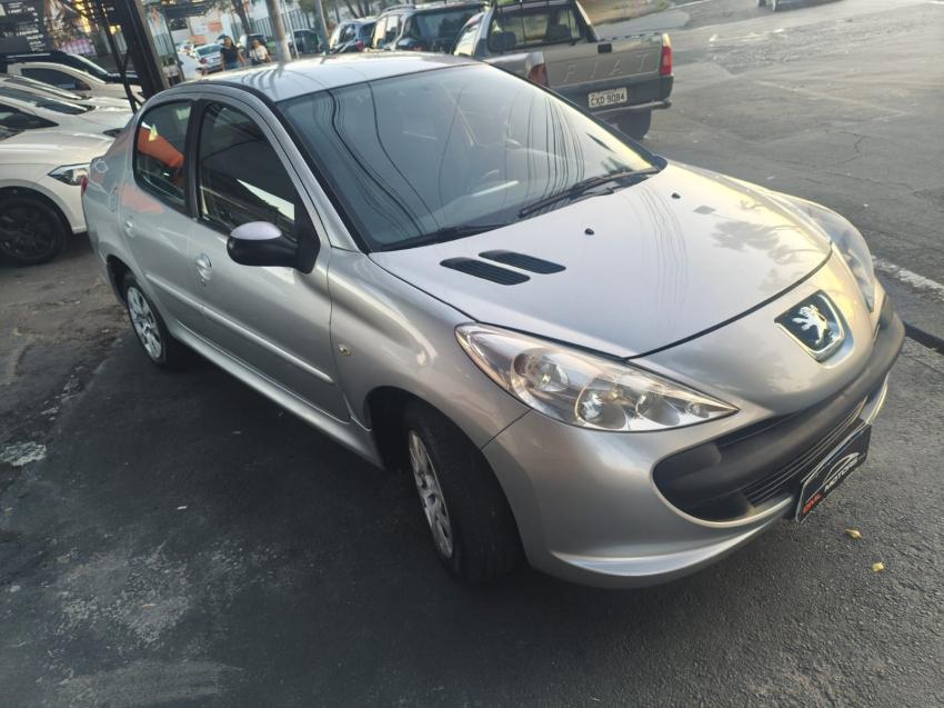 PEUGEOT 207 Sedan - Foto