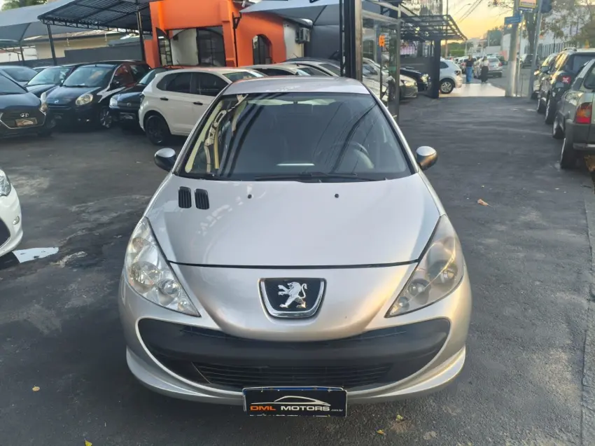 PEUGEOT 207 Sedan - Foto