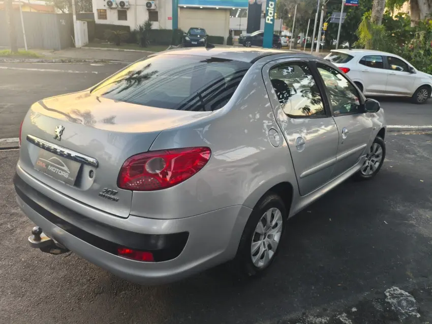PEUGEOT 207 Sedan - Foto