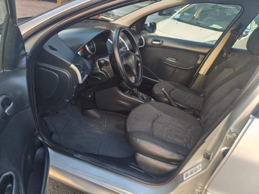 PEUGEOT 207 Sedan - Foto