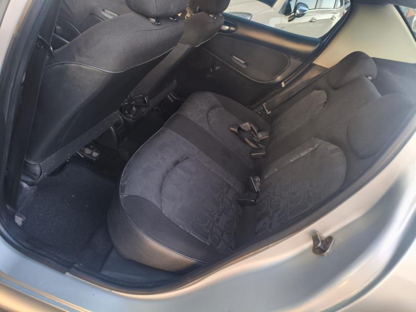 PEUGEOT 207 Sedan - Foto
