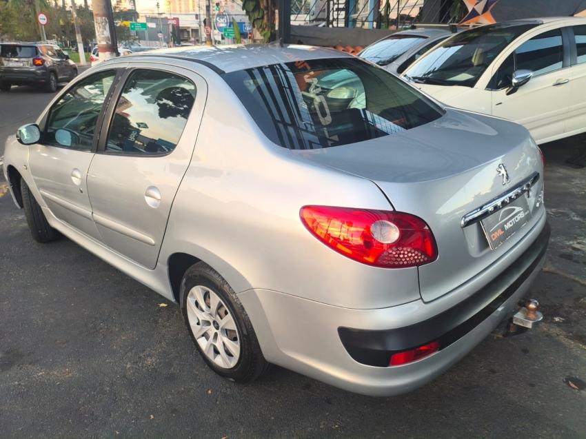 PEUGEOT 207 Sedan - Foto