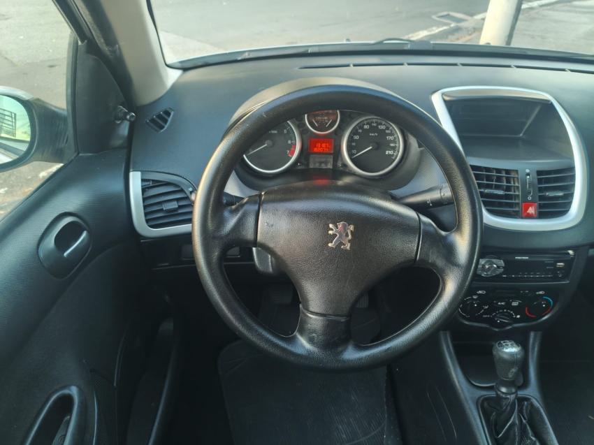 PEUGEOT 207 Sedan - Foto