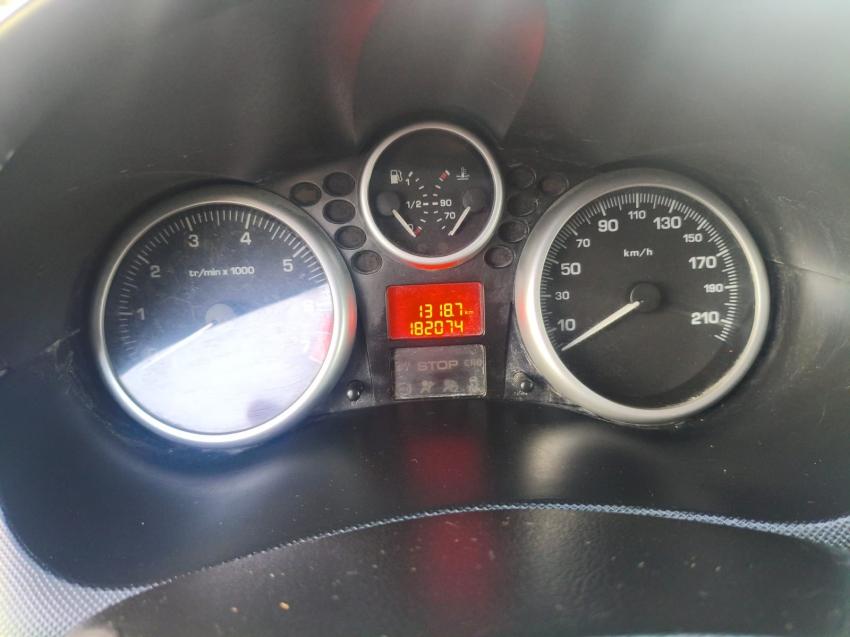 PEUGEOT 207 Sedan - Foto