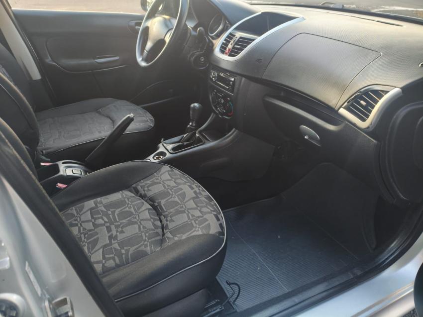 PEUGEOT 207 Sedan - Foto